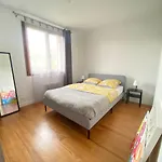 Maison Chaleureuse Avec Un Grand Jardin *