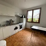Maison Chaleureuse Avec Un Grand Jardin Villa *
