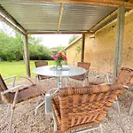 Maison Chaleureuse Avec Un Grand Jardin *