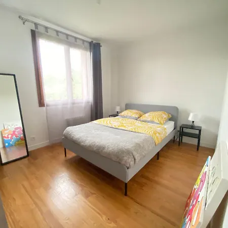 Maison Chaleureuse Avec Un Grand Jardin *