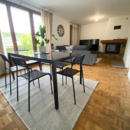 Maison Chaleureuse Avec Un Grand Jardin *