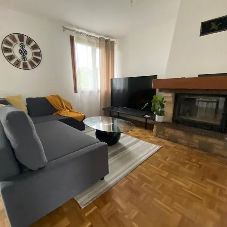 Villa Maison Chaleureuse Avec Un Grand Jardin