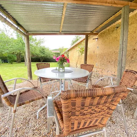 Maison Chaleureuse Avec Un Grand Jardin *