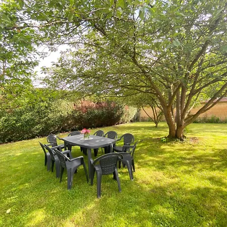 Maison Chaleureuse Avec Un Grand Jardin