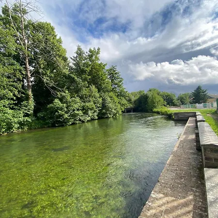 Maison Chaleureuse Avec Un Grand Jardin Willa