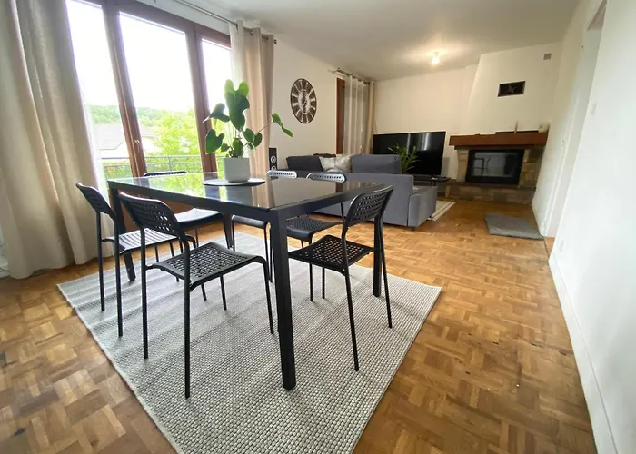 Maison Chaleureuse Avec Un Grand Jardin *