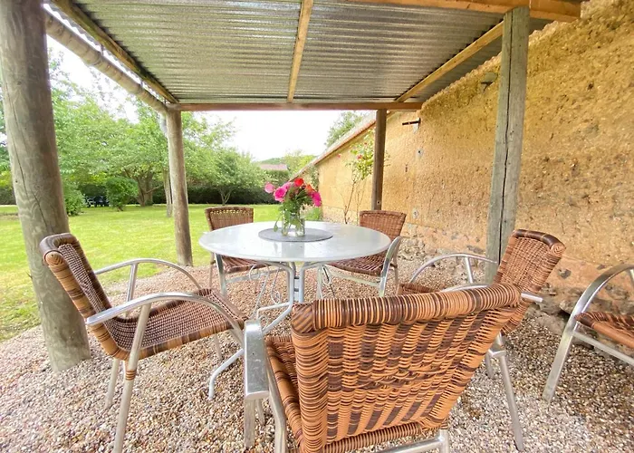 Maison Chaleureuse Avec Un Grand Jardin *